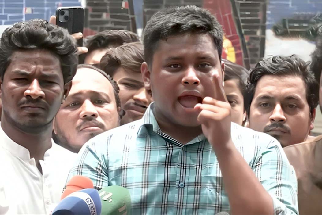 সচিবালয়ের ‘ক্যু’ অব্যাহত থাকলে পরিণতি হাসিনার মতোই হবে হুঁশিয়ারি হাসনাত