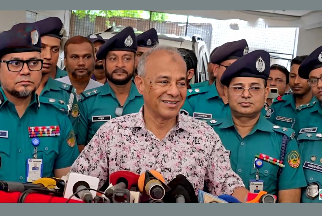 গণহত্যা মামলায় বেশি নাম থাকায় তদন্তে বিঘ্ন ঘটছে বললেন স্বরাষ্ট্র উপদেষ্টা