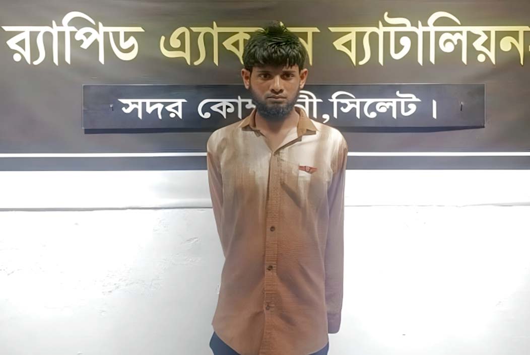 চলন্ত বাসে কলেজছাত্রীকে ধর্ষণ, পলাতক হেলপার লিটন গ্রেফতার