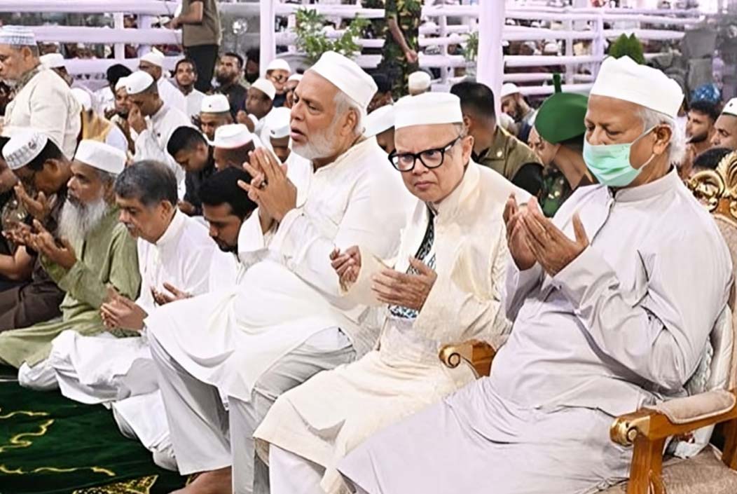 জাতীয় ঈদগাহে ঈদের নামাজ আদায় করলেন ড. ইউনূস
