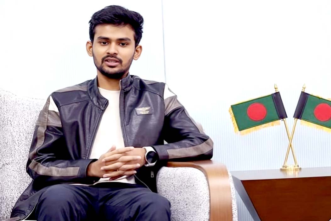 পরিবারের নিরাপত্তার জন্য লাইসেন্সড অস্ত্র রাখা আসিফ মাহমুদ
