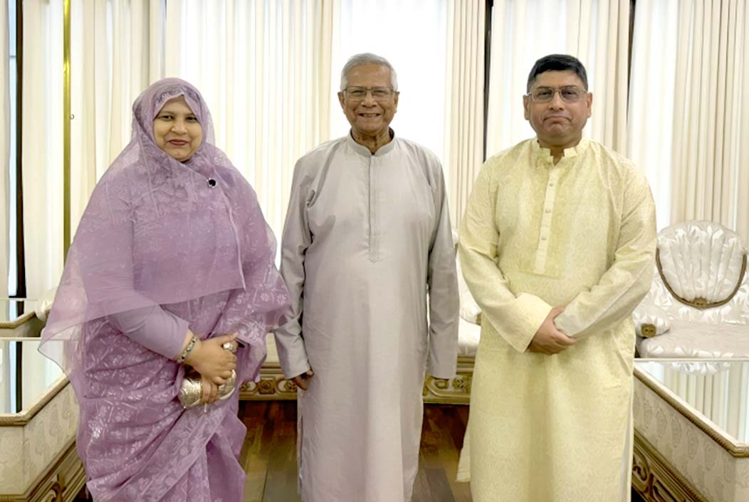 প্রধান উপদেষ্টার সঙ্গে ঈদ শুভেচ্ছা বিনিময়ে সেনাপ্রধান সস্ত্রীক