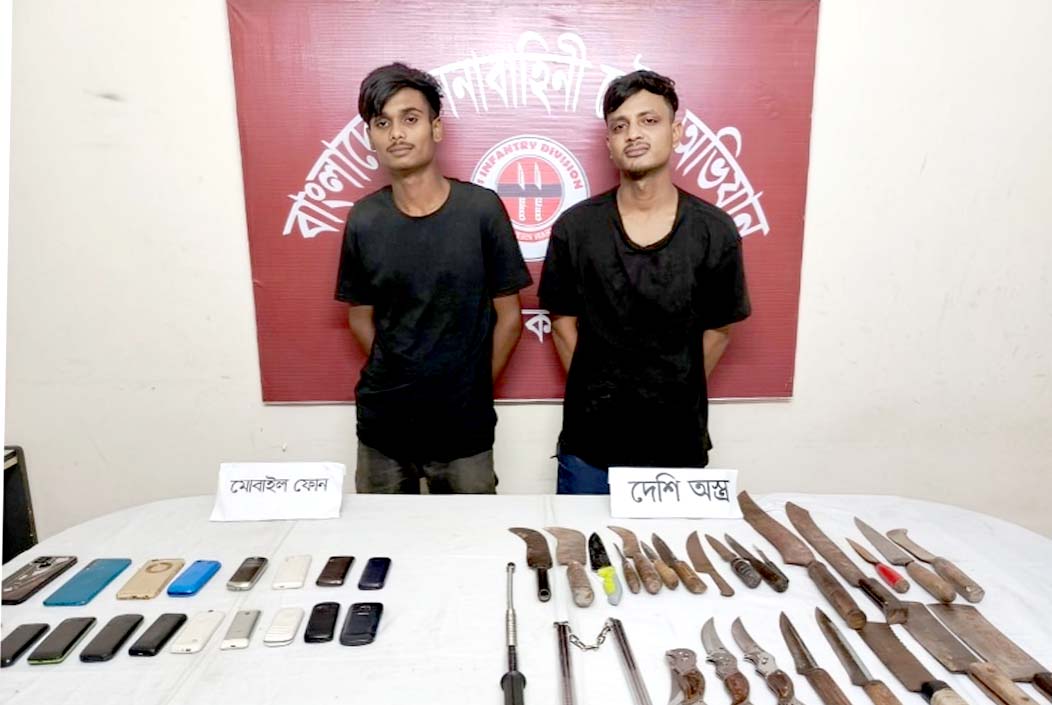 বগুড়ায় দেশীয় অস্ত্রসহ কিশোর গ্যাংয়ের দুই সদস্য আটক