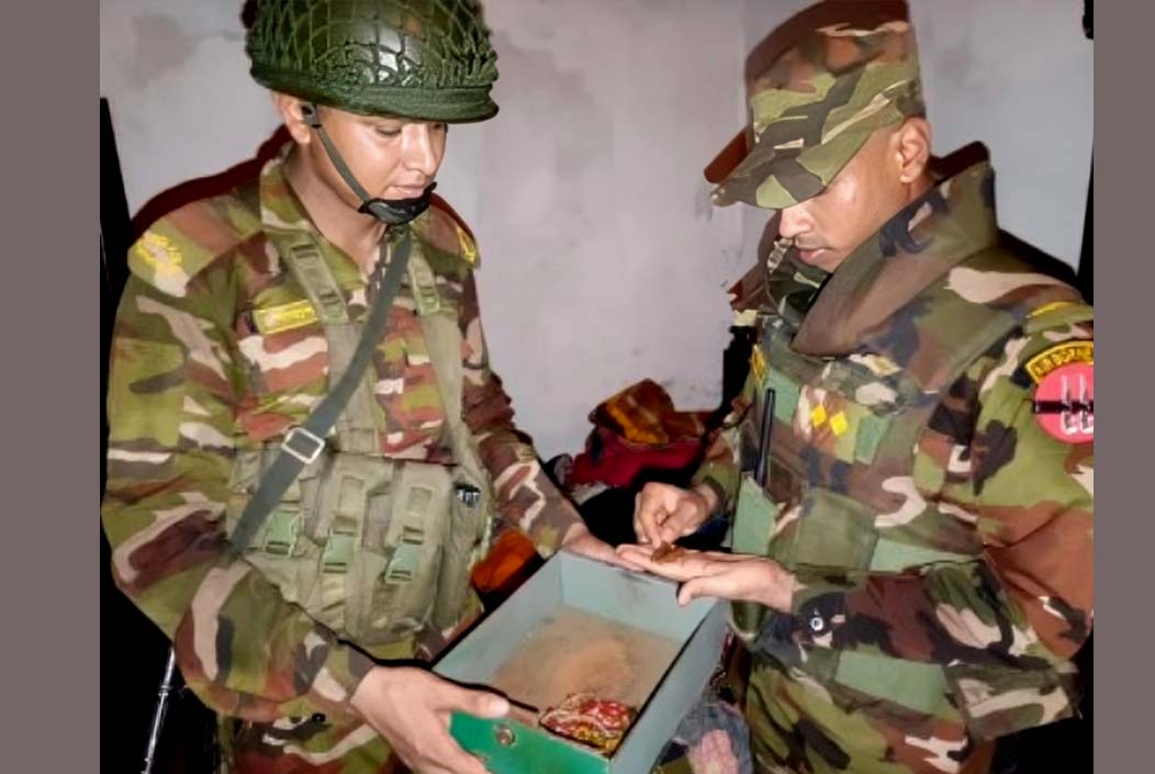 বগুড়ায় সেনা অভিযানে দুই রাউন্ড গুলি উদ্ধার, পলাতক অভিযুক্ত