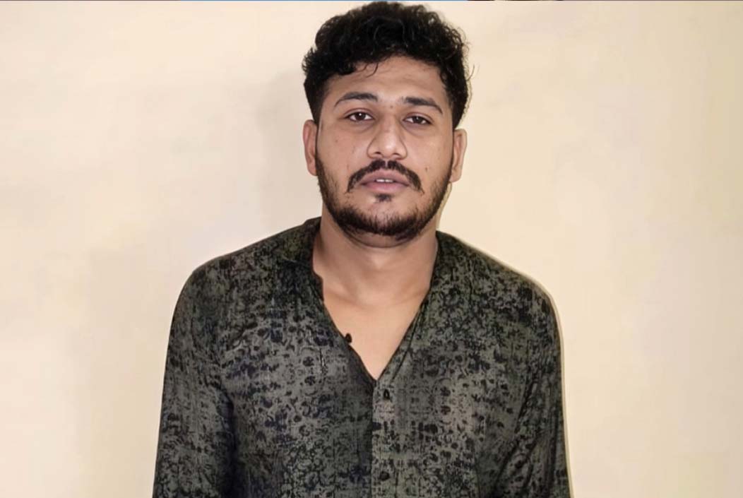 বগুড়ায় সেনা অভিযানে সন্ত্রাসী সিয়াম আটক