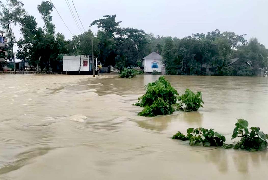 ভারতের পাহাড়ি ঢলে আখাউড়ায় দুর্ভোগে ৫১১ পরিবার, আশ্রয়কেন্দ্রে ঠাঁই নিচ্ছেন অনেকে