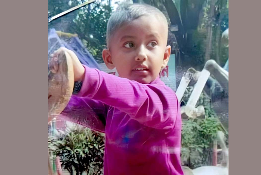 শিশুর কান্না থামাতে মুখ চেপে ধরায় মৃত্যু, মরদেহ ফেলা হয় পুকুরে