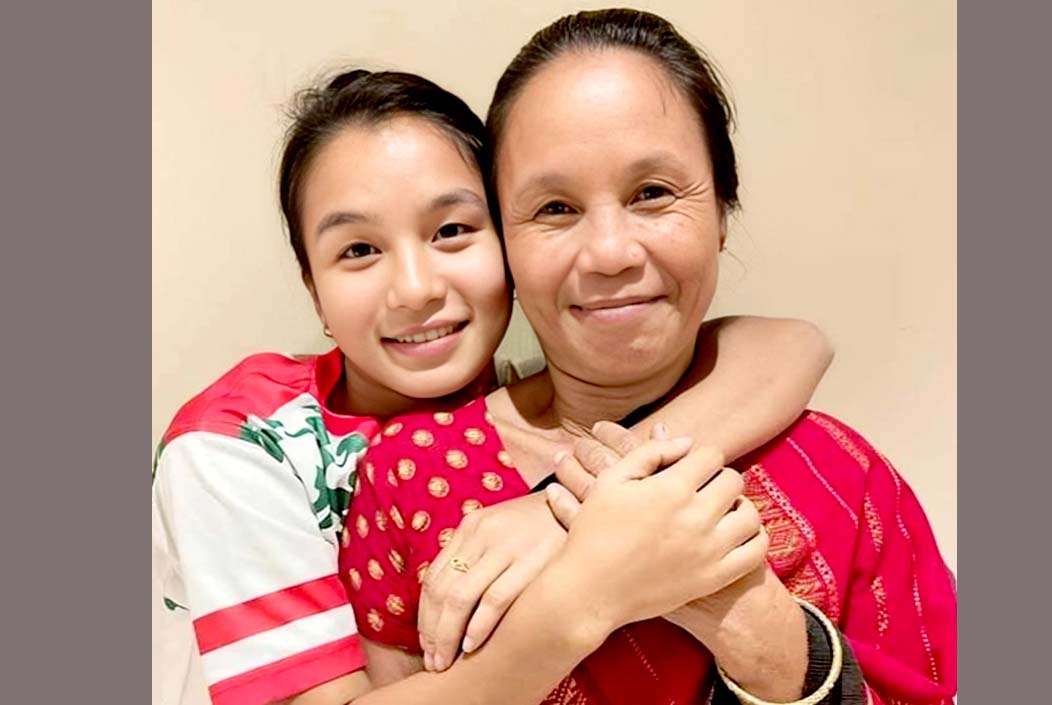 ক্যান্সারে আক্রান্ত নারী ফুটবলার ঋতুপর্ণার মা, অর্থসংকটে চিকিৎসা বন্ধ