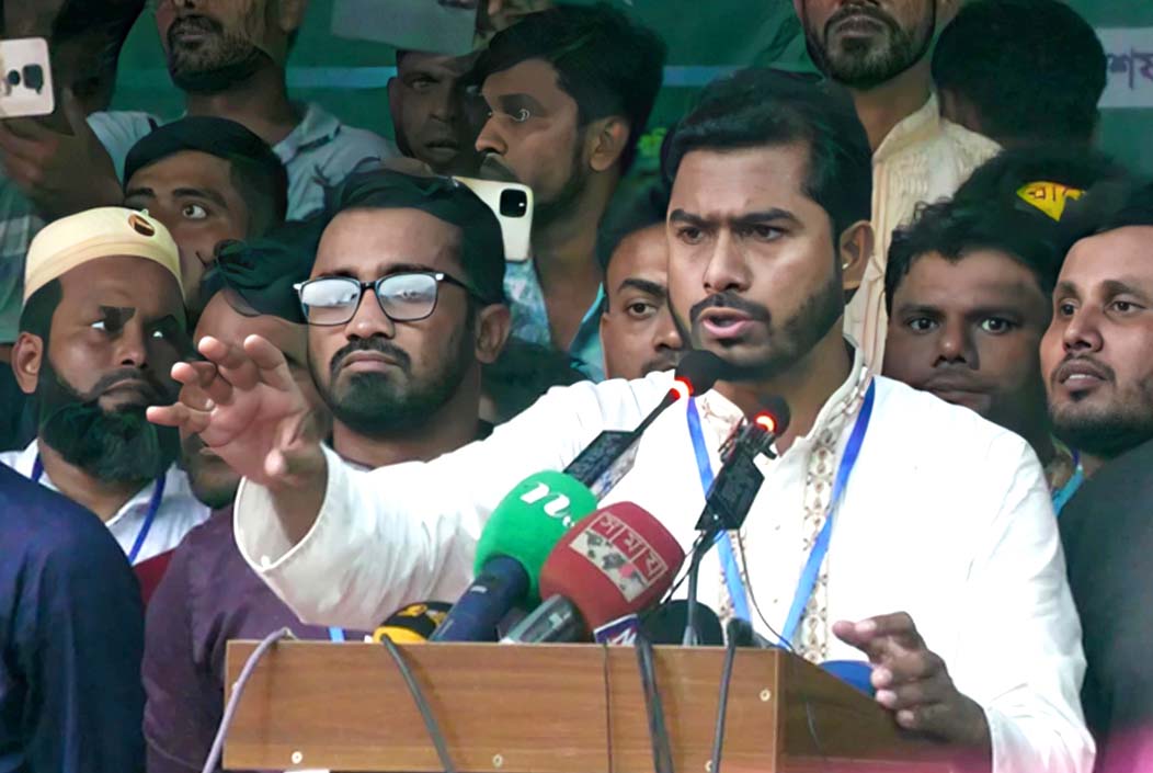 তড়িঘড়ি করে নির্বাচনে গেলে ফের গণঅভ্যুত্থান হতে পারে নুরুল হক নুর