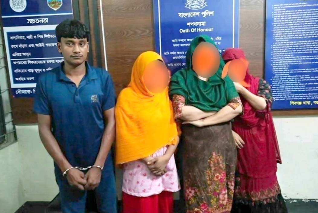 বগুড়ায় অসামাজিক কার্যকলাপের অভিযোগে নারীসহ চারজন আটক