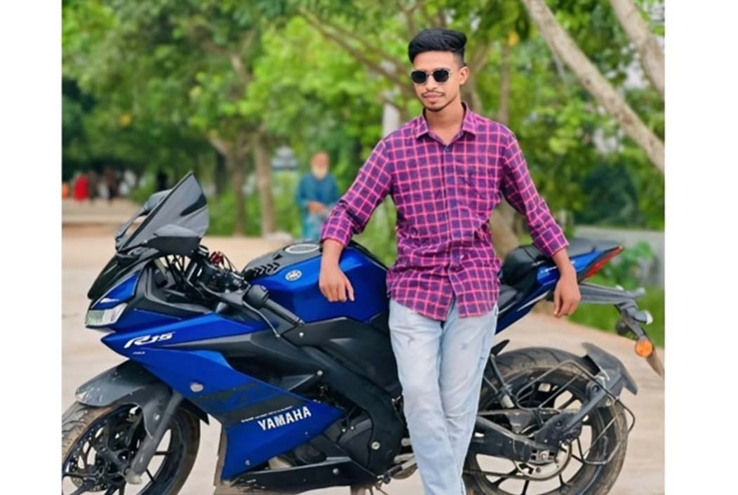 বগুড়ায় ট্রেনের ধাক্কায় আজিজুল হক কলেজের শিক্ষার্থীর মৃত্যু