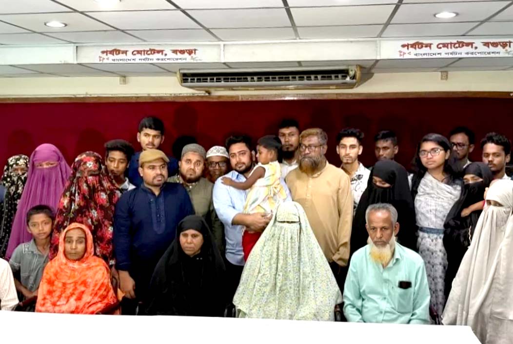 বগুড়ায় শহীদ পরিবারের পাশে এনসিপি