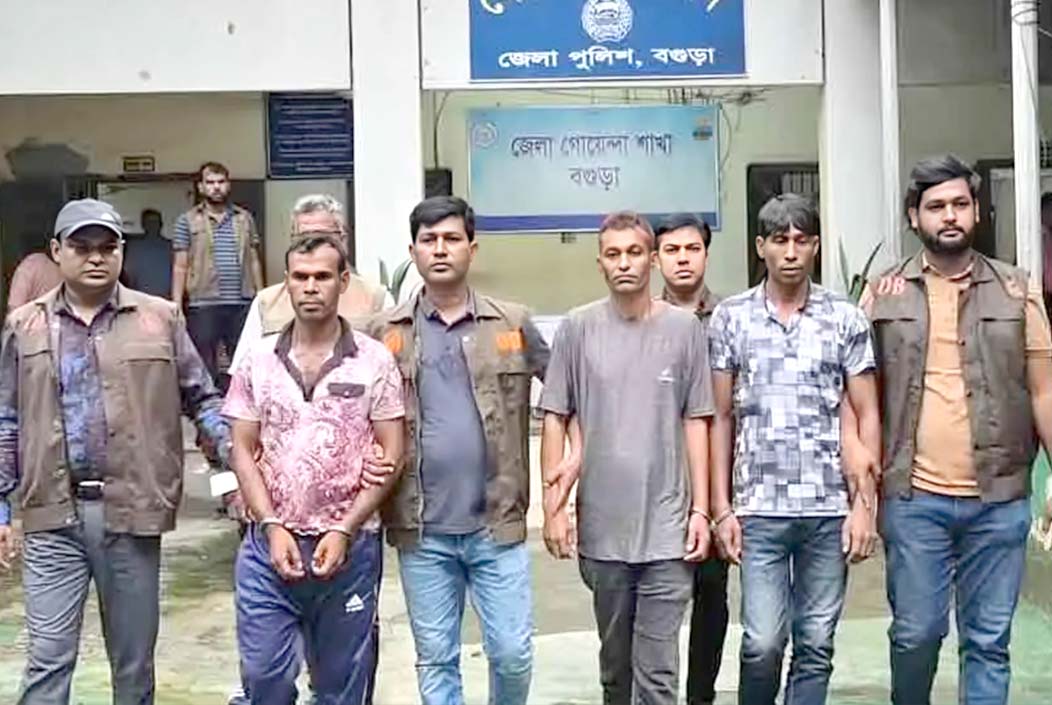 বগুড়ায় শ্বশুর-পুত্রবধূকে হত্যা, ডাকাত দলের সর্দারসহ গ্রেফতার ৩