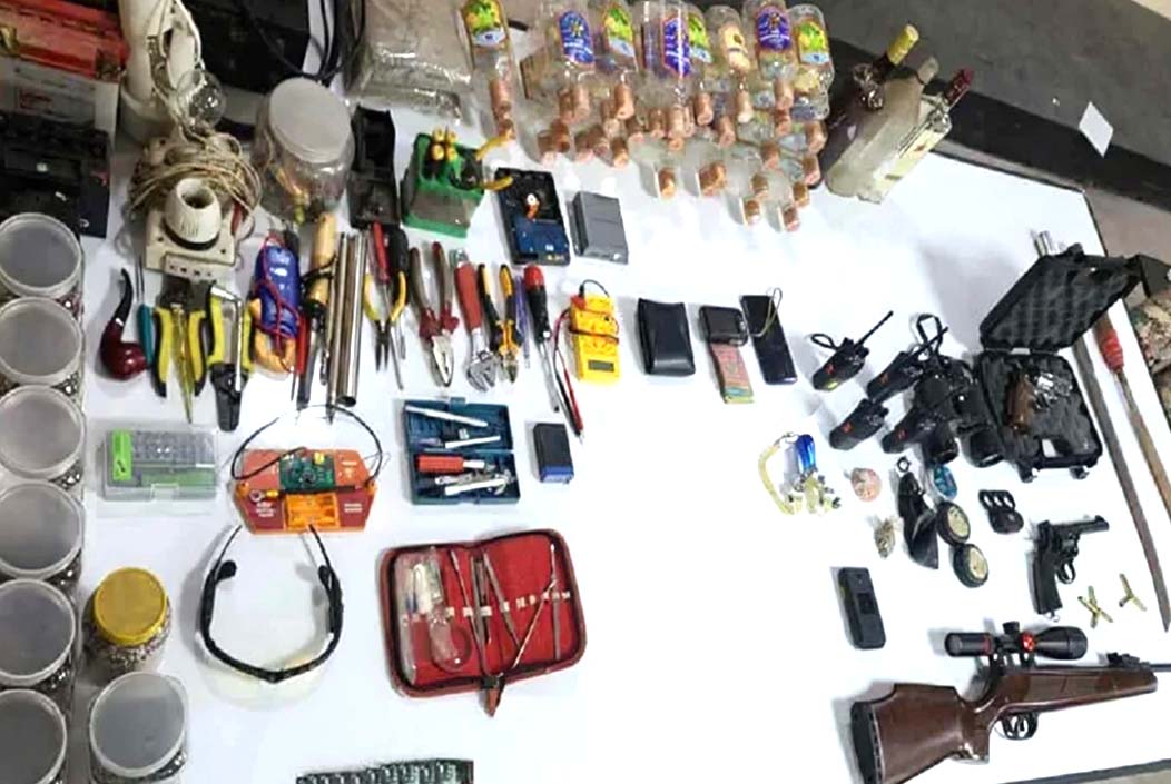 Huge weapons recovered in Rajshahi, army surrounds house Onnetion