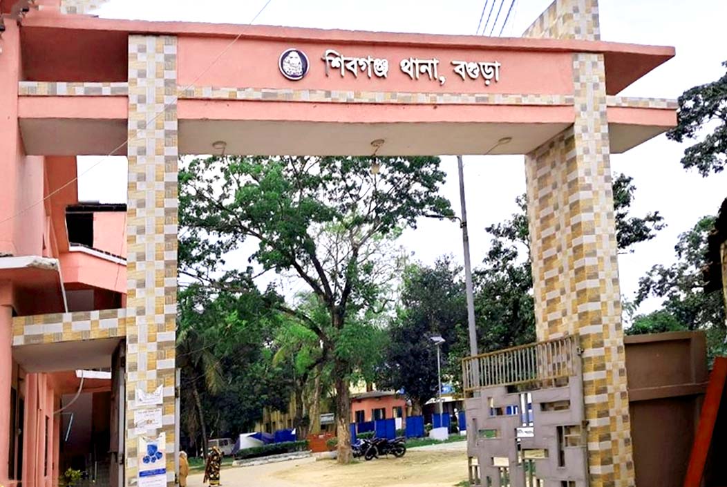 Mysterious death of housewife in Shibganj, Bogra, villagers tie Satin to a tree to punish her Onnetion