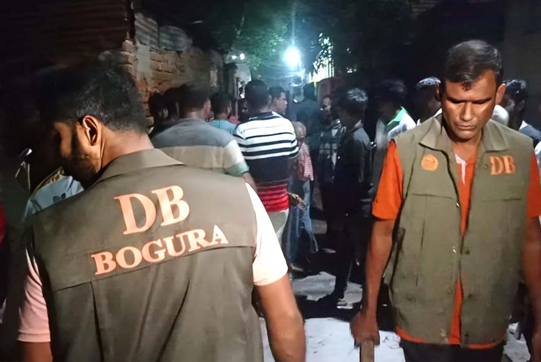 বগুড়ায় আসামি ধরতে গিয়ে হামলার শিকার তিন ডিবি পুলিশ