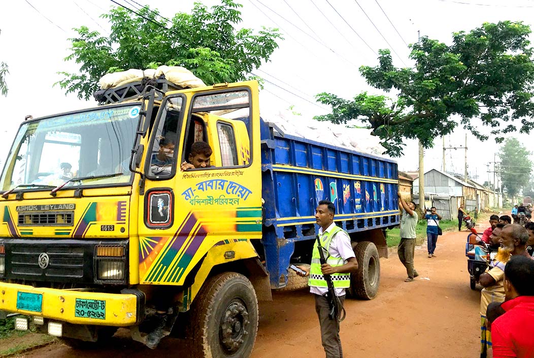 Truck with 395 sacks of fertilizer without paper seized in Sherpur
