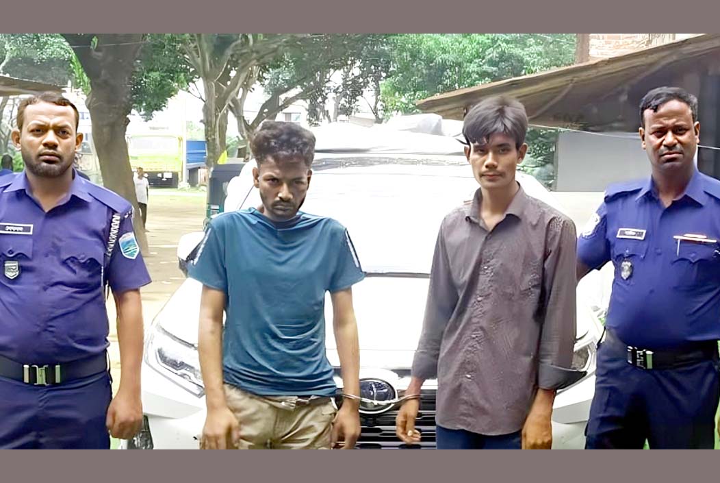 বগুড়ায় ইয়াবা-প্রাইভেটকারসহ দুই যুবক গ্রেফতার