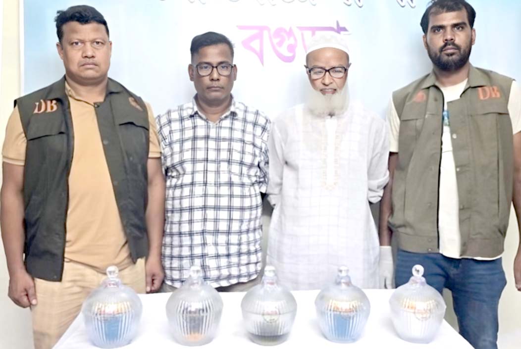 Snake venom worth Tk 42 crore recovered in Bogra, 2 arrested Onnetion