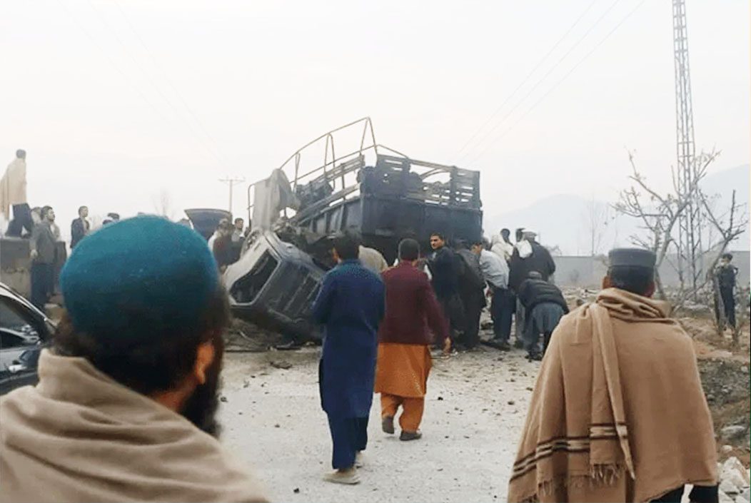 পাকিস্তানে বিস্ফোরণে ৫ পুলিশ সদস্য নিহত পাকিস্তানে বিস্ফোরণে ৫ পুলিশ সদস্য নিহত