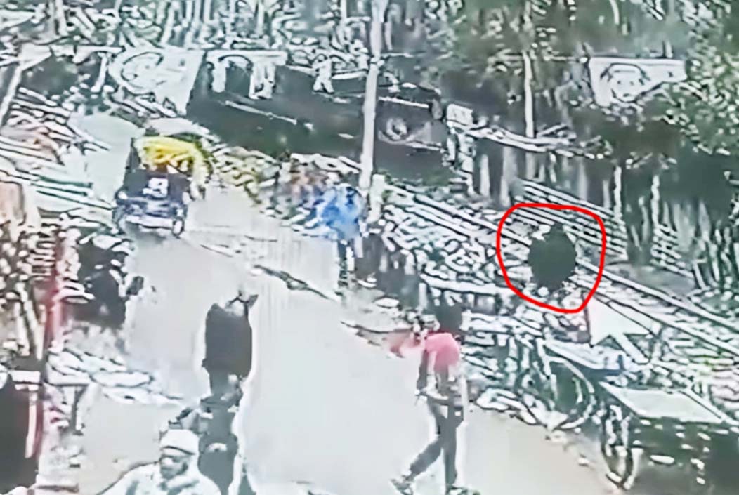 ময়মনসিংহে কোলের শিশুকে নিয়ে ট্রেনের নিচে ঝাঁপ দিলেন নারী ময়মনসিংহে কোলের শিশুকে নিয়ে ট্রেনের নিচে ঝাঁপ দিলেন নারী