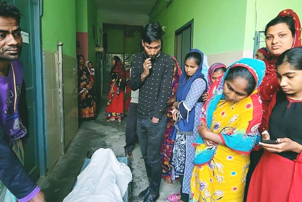 কাভার্ডভ্যানের ধাক্কায় আলমসাধু চালকের মুত্যু কাভার্ডভ্যানের ধাক্কায় আলমসাধু চালকের মুত্যু