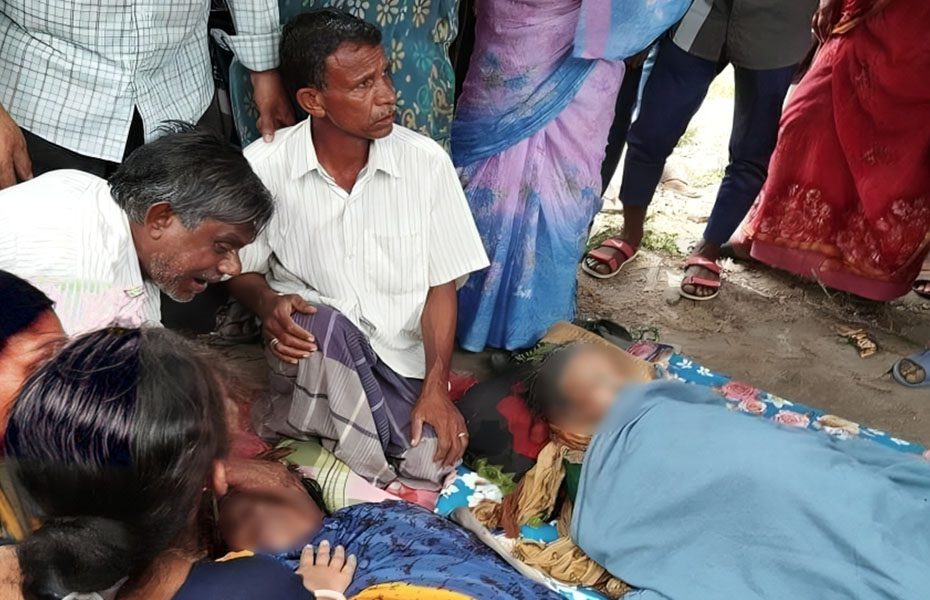 ধানখেতে ইঁদুর মারার ফাঁদে বিদ্যুতায়িত হয়ে বউ-শাশুড়ির মৃত্যু ধানখেতে ইঁদুর মারার ফাঁদে বিদ্যুতায়িত হয়ে বউ-শাশুড়ির মৃত্যু