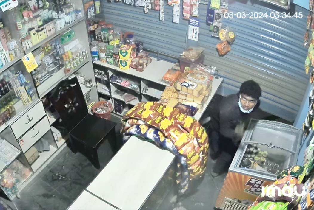 বগুড়ার শেরপুরে একটি মুদি দোকানে তালা কেটে চুরি বগুড়ার শেরপুরে একটি মুদি দোকানে তালা কেটে চুরি