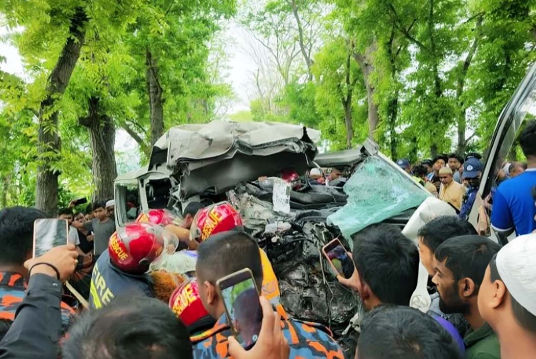 বাস ও মাইক্রোবাসের সংঘর্ষে ৪ নারীসহ নিহত ৫ বাস ও মাইক্রোবাসের সংঘর্ষে ৪ নারীসহ নিহত ৫