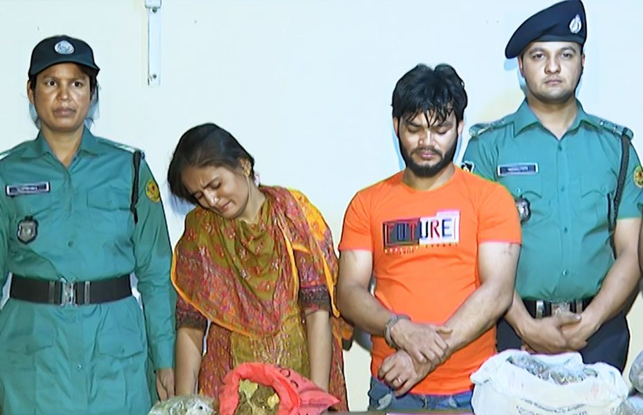 রাজধানীর খিলগাঁওয়ে ৪ কেজি গাঁজাসহ স্বামী-স্ত্রী আটক রাজধানীর খিলগাঁওয়ে ৪ কেজি গাঁজাসহ স্বামী-স্ত্রী আটক
