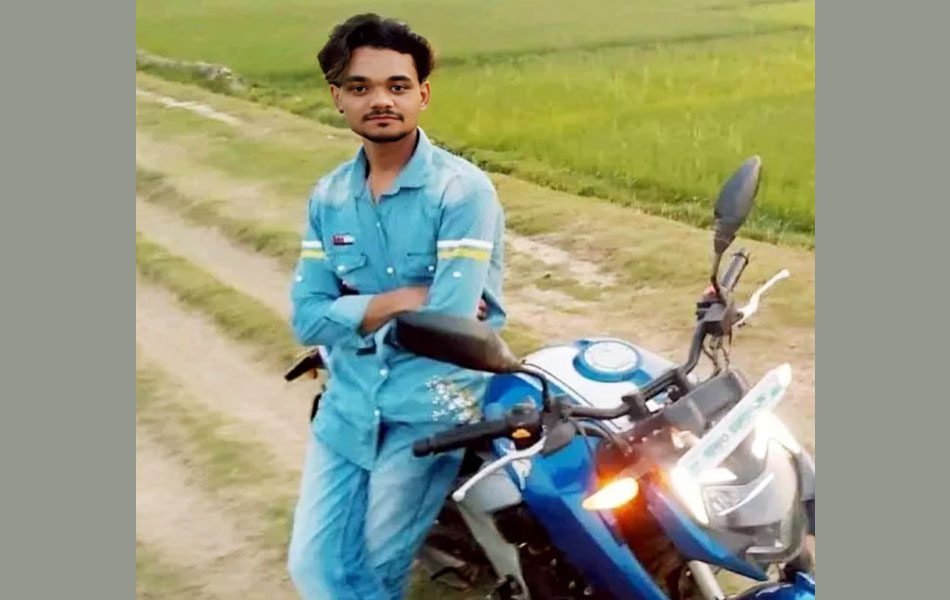 কুড়াল দিয়ে কুপিয়ে ‘মাদকাসক্ত’ ছেলেকে হত্যা, বৃদ্ধ বাবা গ্রেপ্তার কুড়াল দিয়ে কুপিয়ে ‘মাদকাসক্ত’ ছেলেকে হত্যা, বৃদ্ধ বাবা গ্রেপ্তার