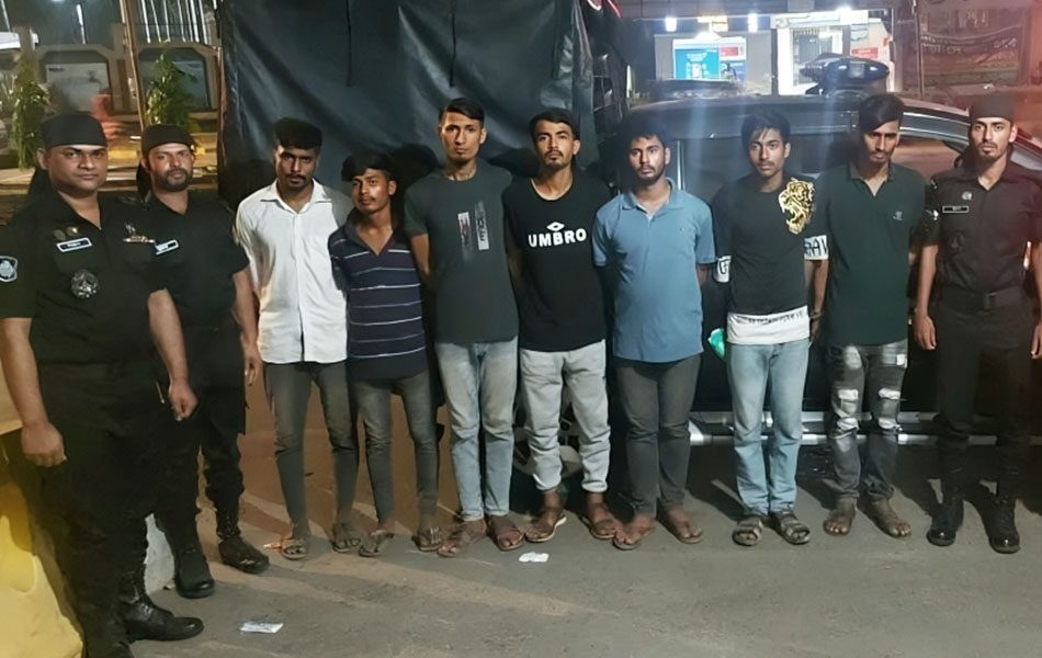 চট্টগ্রামে মামা গ্রুপের লিডারসহ ৭ জন আটক চট্টগ্রামে মামা গ্রুপের লিডারসহ ৭ জন আটক