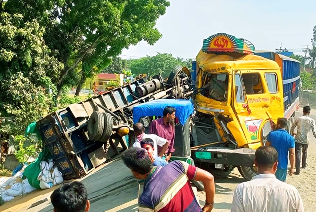 নাটোরে ২টি ট্রাকের মুখোমুখি সংঘর্ষে ট্রাক চালকের মৃত্যু নাটোরে ২টি ট্রাকের মুখোমুখি সংঘর্ষে ট্রাক চালকের মৃত্যু
