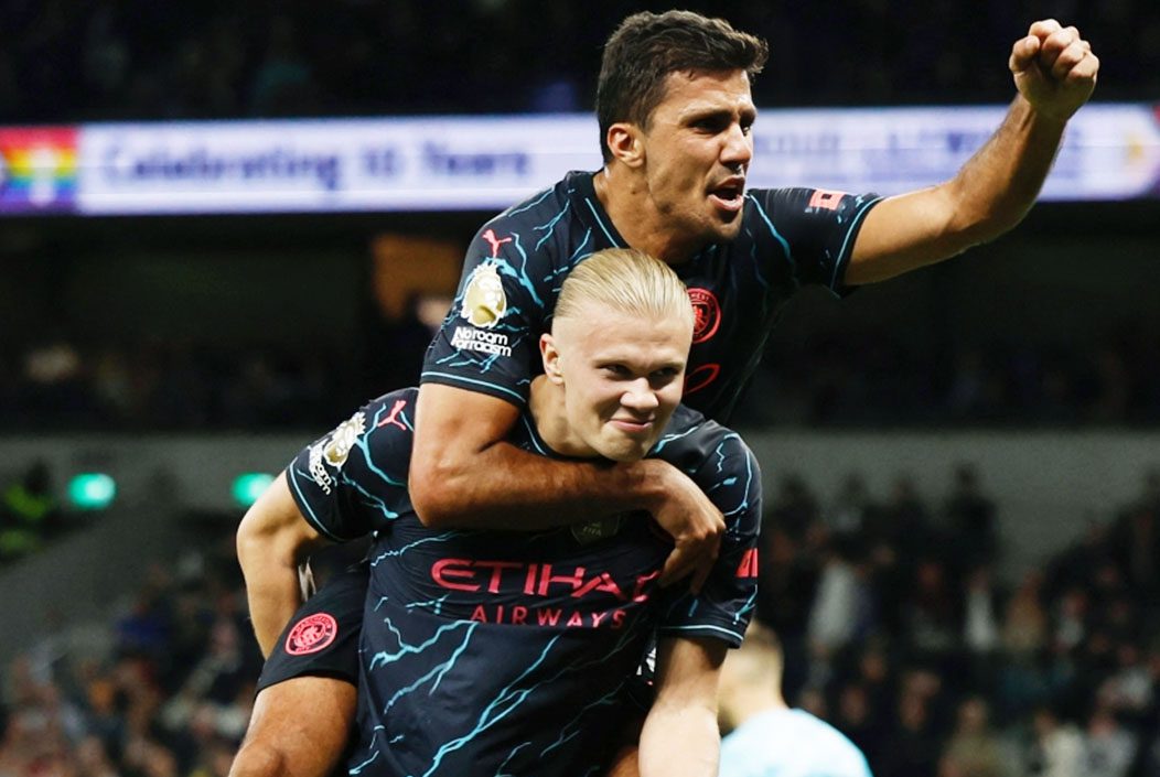 টটেনহ্যামকে হারিয়ে লিগ শিরোপার কাছাকাছি ম্যানসিটি টটেনহ্যামকে হারিয়ে লিগ শিরোপার কাছাকাছি ম্যানসিটি