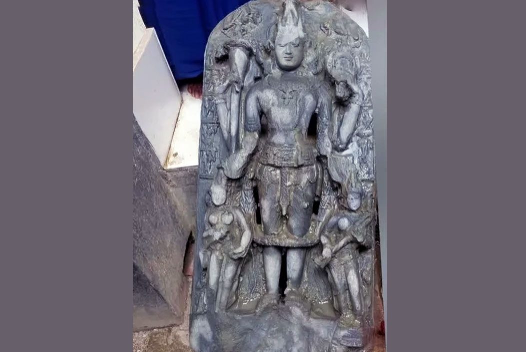 মুন্সীগঞ্জে পুকুর খননের সময় মিলল বিষ্ণু মূর্তি মুন্সীগঞ্জে পুকুর খননের সময় মিলল বিষ্ণু মূর্তি