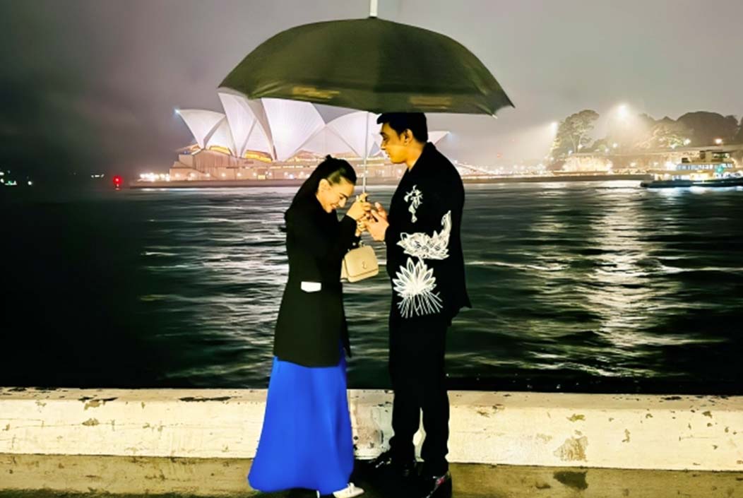 সিডনিতে জায়েদ খানের ছাতার নিচে নুসরাত ফারিয়া সিডনিতে জায়েদ খানের ছাতার নিচে নুসরাত ফারিয়া