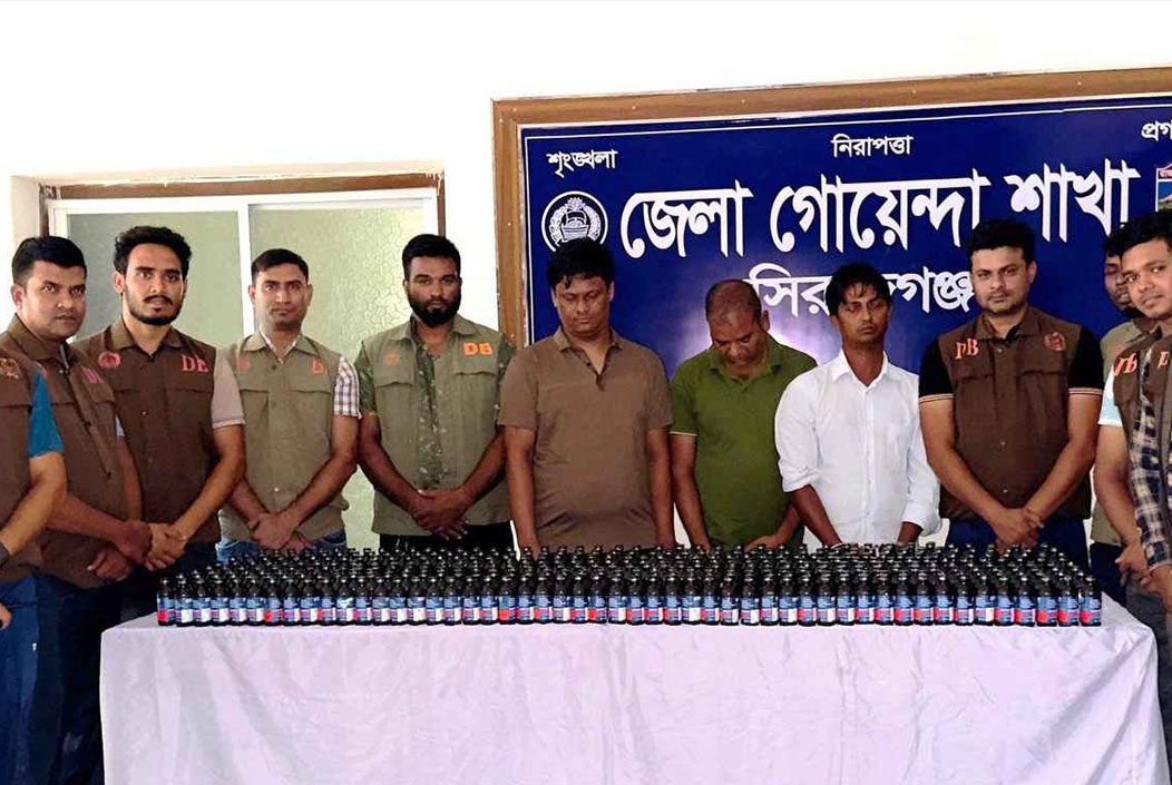 সিরাজগঞ্জে ফেনসিডিলসহ তিন মাদক কারাবারি আটক সিরাজগঞ্জে ফেনসিডিলসহ তিন মাদক কারাবারি আটক