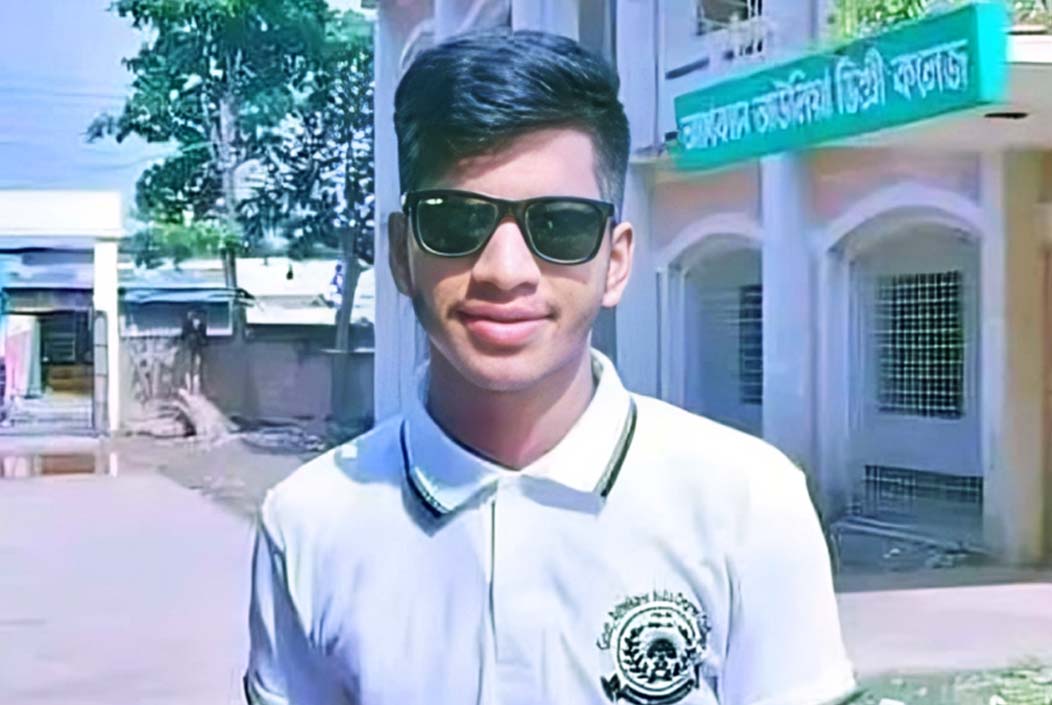 ঈদের ছুটিতে বাড়িতে এসে বজ্রপাতে প্রাণ গেল কলেজ ছাত্রের ঈদের ছুটিতে বাড়িতে এসে বজ্রপাতে প্রাণ গেল কলেজ ছাত্রের