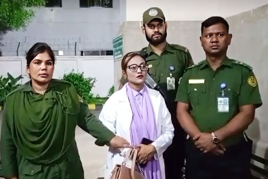 ঢামেক হাসপাতাল থেকে ‘ভুয়া’ নারী চিকিৎসক আটক ঢামেক হাসপাতাল থেকে ‘ভুয়া’ নারী চিকিৎসক আটক