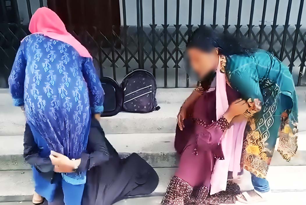 প্রবেশপত্র না পাওয়ায় পরীক্ষা অনিশ্চিত, ৪২ শিক্ষার্থীর আহাজারি প্রবেশপত্র না পাওয়ায় পরীক্ষা অনিশ্চিত, ৪২ শিক্ষার্থীর আহাজারি