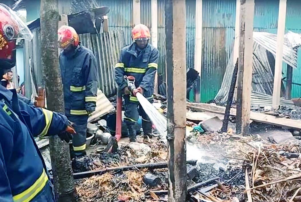মানিকগঞ্জ সদরে বসতবাড়িতে লাগা আগুনে পুড়ে বৃদ্ধার মৃত্যু মানিকগঞ্জ সদরে বসতবাড়িতে লাগা আগুনে পুড়ে বৃদ্ধার মৃত্যু