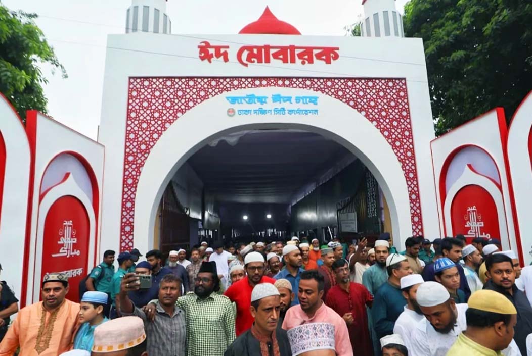 রাজধানীর জাতীয় ঈদগাহ মাঠে ঈদের প্রধান জামাত অনুষ্ঠিত রাজধানীর জাতীয় ঈদগাহ মাঠে ঈদের প্রধান জামাত অনুষ্ঠিত
