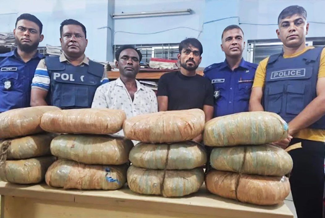 ২৪ কেজি গাঁজাসহ ২ মাদক ব্যবসায়ী আটক ২৪ কেজি গাঁজাসহ ২ মাদক ব্যবসায়ী আটক