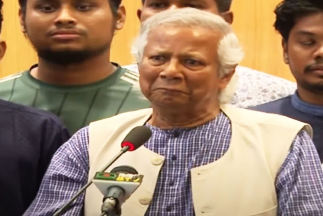 শহীদ আবু সাঈদের কথা বলতে গিয়ে কাঁদলেন ড. ইউনূস শহীদ আবু সাঈদের কথা বলতে গিয়ে কাঁদলেন ড. ইউনূস