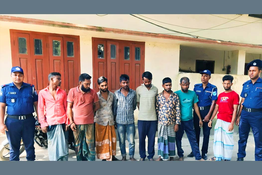 ডাকাতির প্রস্তুতিকালে ৬ ডাকাতসহ দুই গরু চোর আটক ডাকাতির প্রস্তুতিকালে ৬ ডাকাতসহ দুই গরু চোর আটক