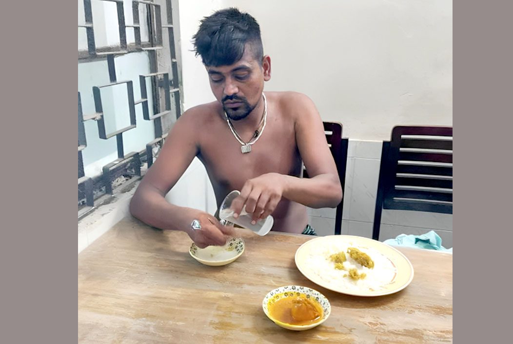 ঢাকা বিশ্ববিদ্যালয়ে চোর সন্দেহে যুবককে পিটিয়ে হত্যা ঢাকা বিশ্ববিদ্যালয়ে চোর সন্দেহে যুবককে পিটিয়ে হত্যা