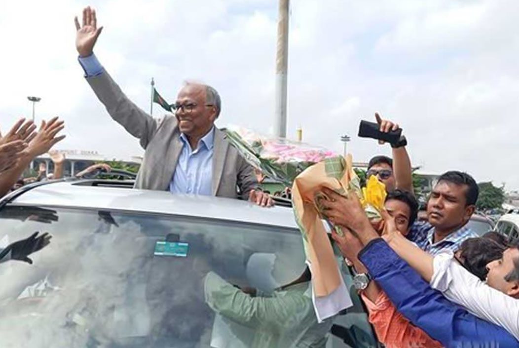 দেশে ফিরলেন আমার দেশ প্রত্রিকার সম্পাদক মাহমুদুর রহমান দেশে ফিরলেন আমার দেশ প্রত্রিকার সম্পাদক মাহমুদুর রহমান