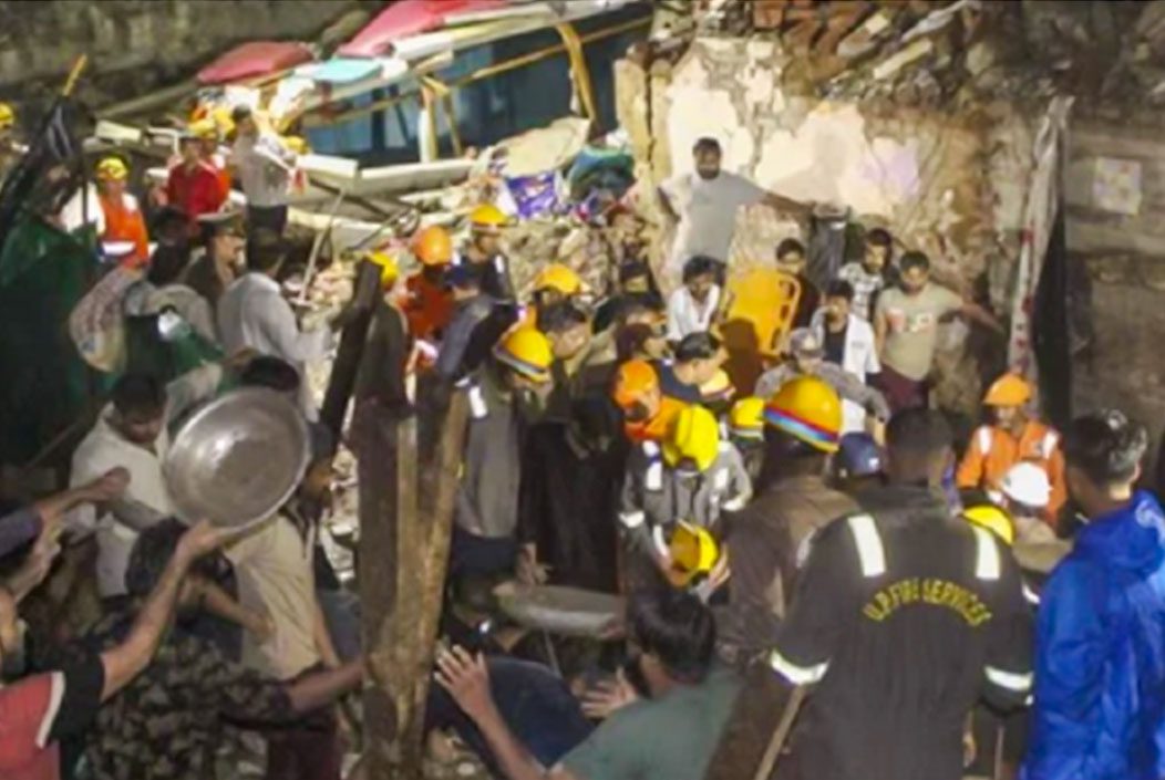 ভারতের উত্তর প্রদেশে ভবন ধসে নিহত ১০ ভারতের উত্তর প্রদেশে ভবন ধসে নিহত ১০