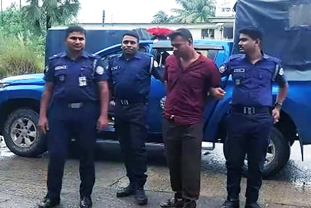 পটুয়াখালীর কুয়াকাটায় ডাকাত বাহিনীর প্রধান জুয়েল গ্রেফতার পটুয়াখালীর কুয়াকাটায় ডাকাত বাহিনীর প্রধান জুয়েল গ্রেফতার