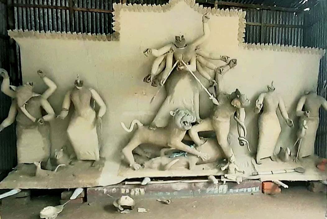 পাবনার সুজানগরে ২টি মন্দিরে দুর্গা প্রতিমা ভাঙচুর, ওসি প্রত্যাহার পাবনার সুজানগরে ২টি মন্দিরে দুর্গা প্রতিমা ভাঙচুর, ওসি প্রত্যাহার